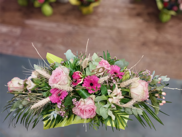 Composition florale pour noces d'or à Saint-Pierre-des-Fleurs